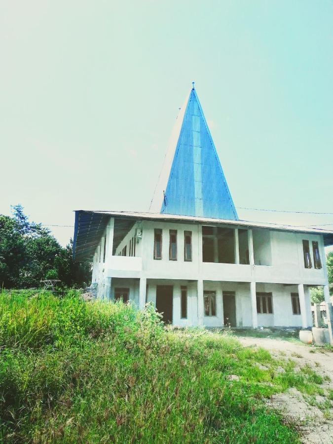 Lambo Homestay Waikabubak Exteriér fotografie